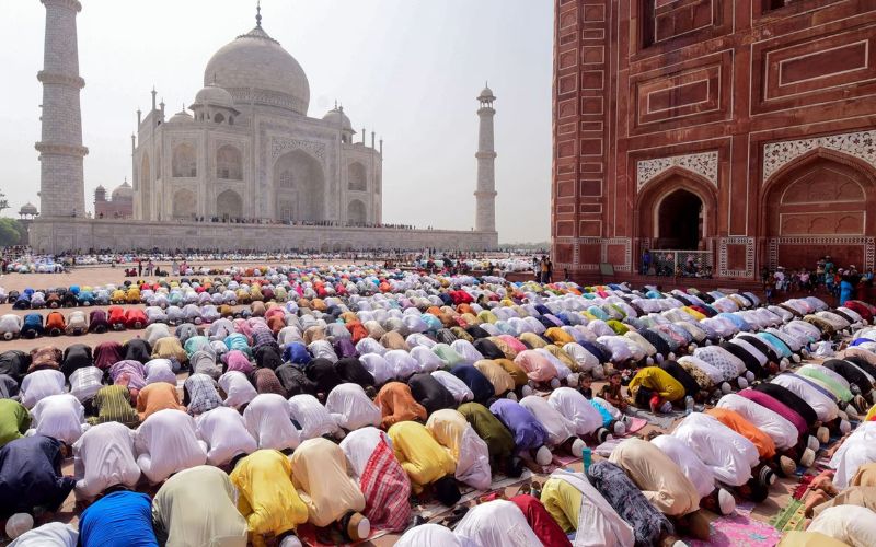 Eid-ul-Fitr celebration Lahore Chand Raat Pakistan cultural experience 2026